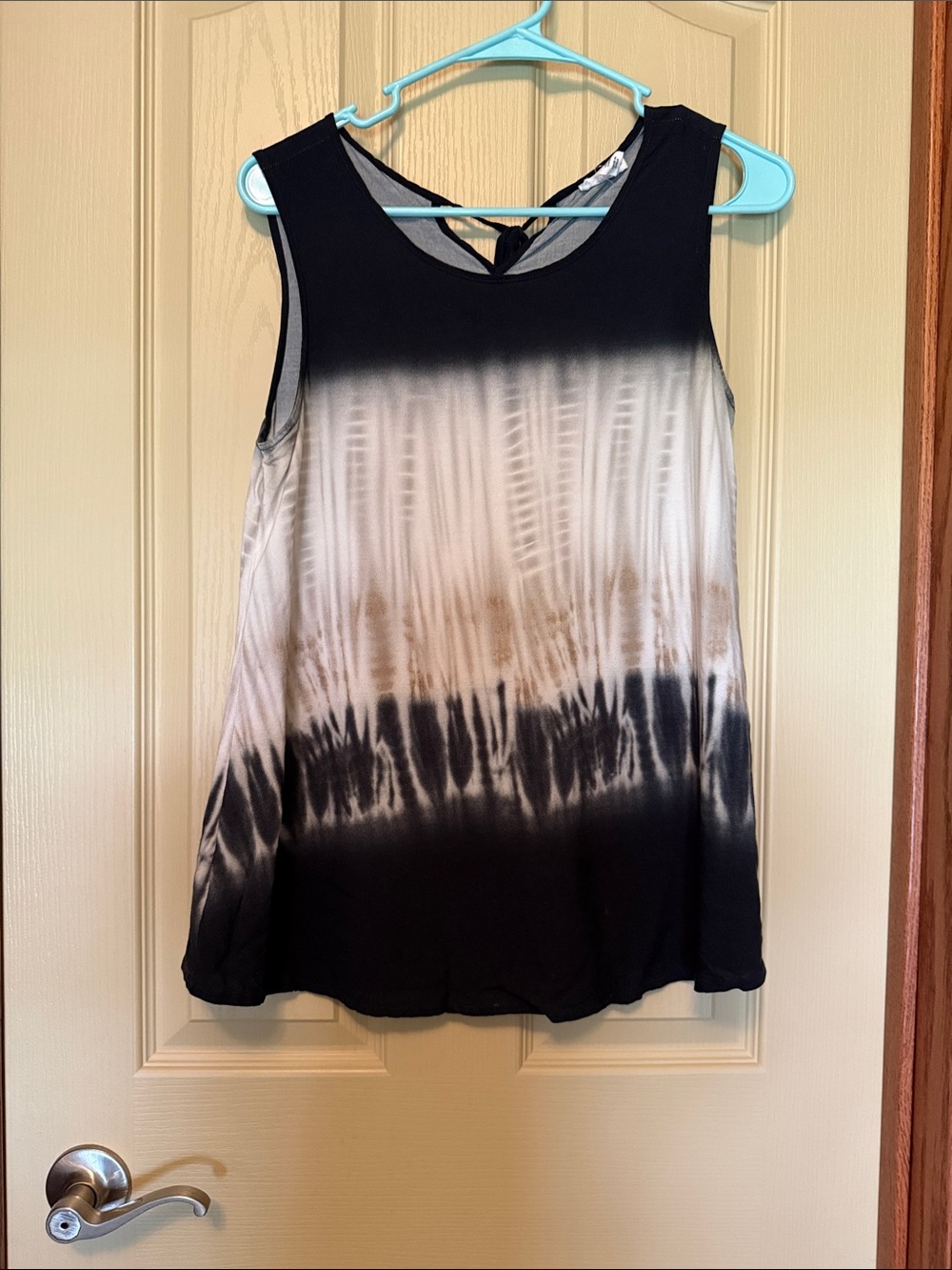 Sleeveless Tie-Dye Ombre Tank Top - Black & White